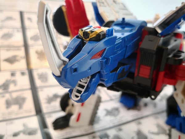 Transformers Legends LG EX Greatshot In Hand Photos  (4 of 9)